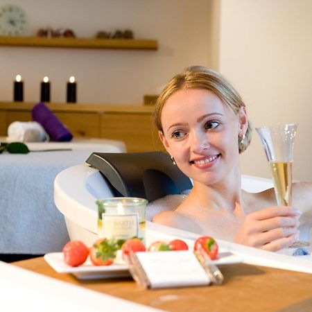 Hotel Leonhard ลีโอกัง ภายนอก รูปภาพ