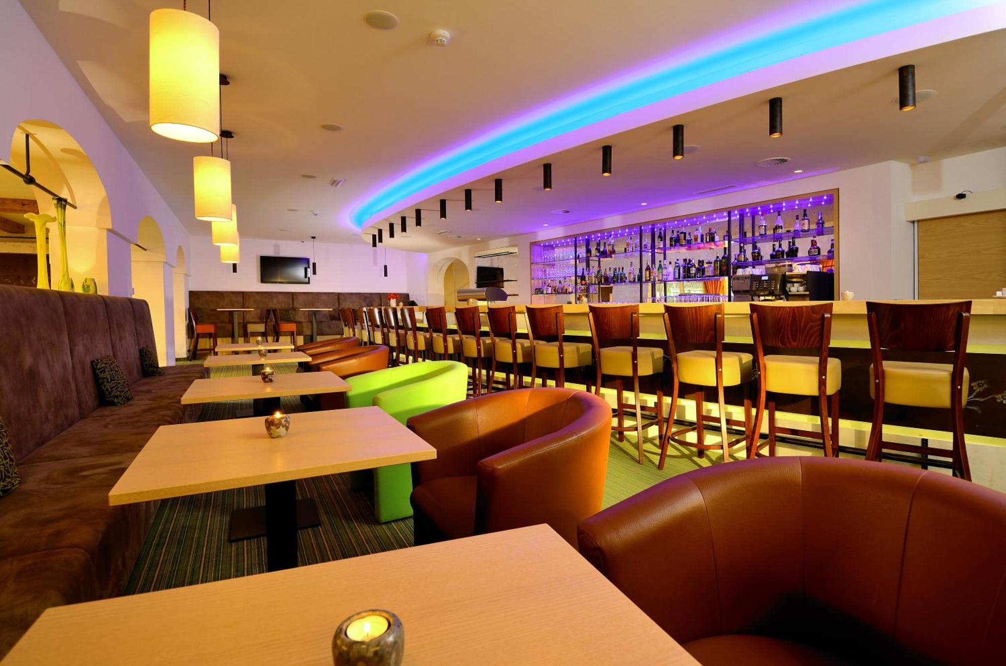 Hotel Leonhard ลีโอกัง ภายนอก รูปภาพ