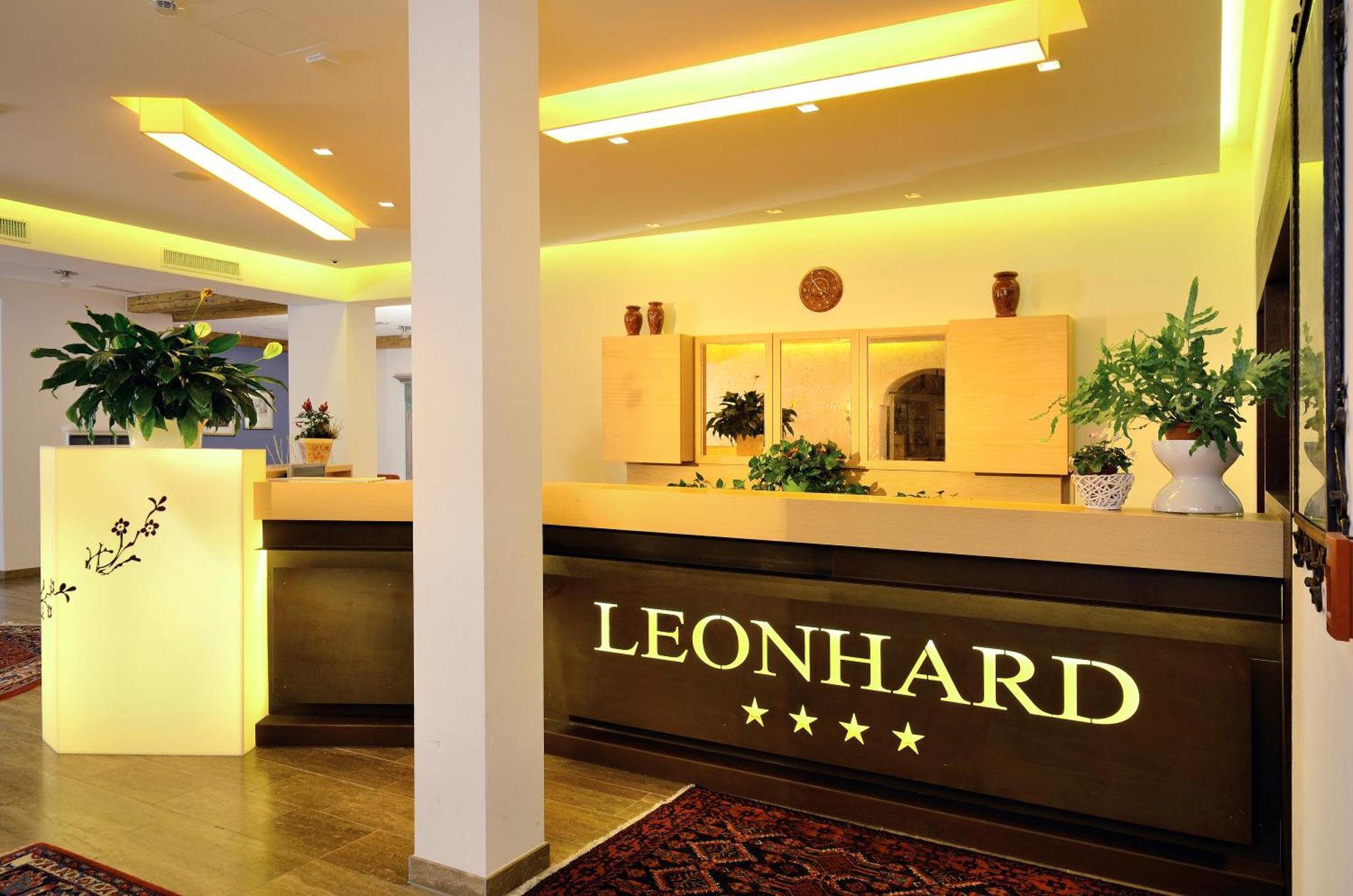 Hotel Leonhard ลีโอกัง ภายนอก รูปภาพ