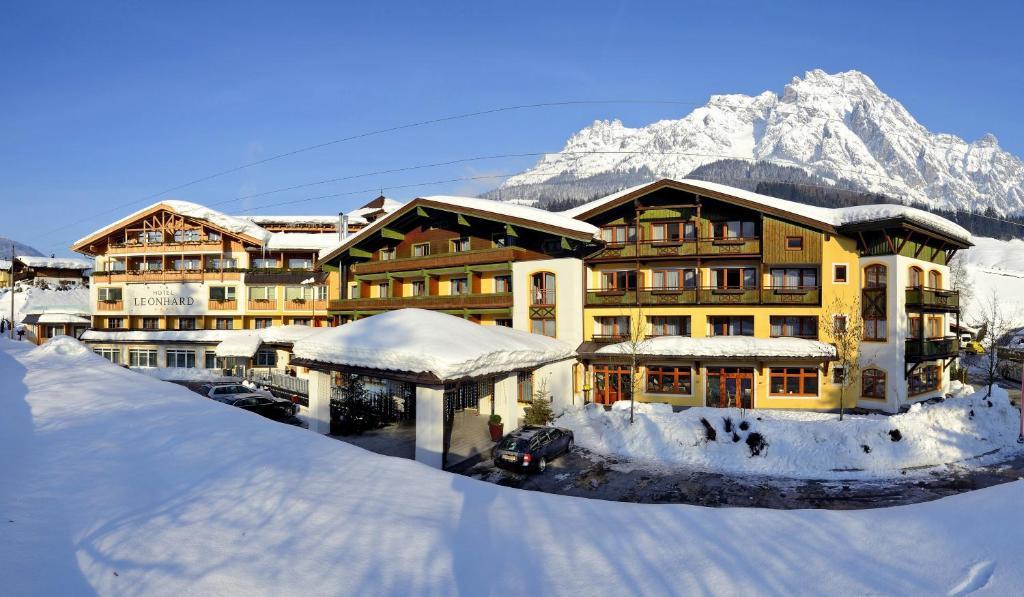 Hotel Leonhard ลีโอกัง ภายนอก รูปภาพ