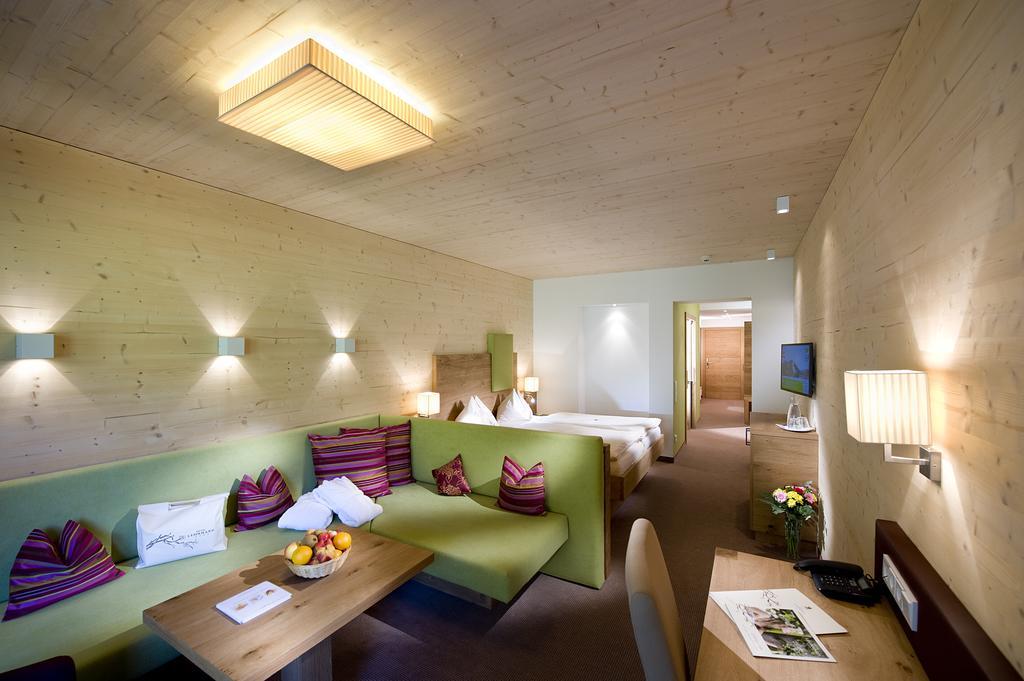 Hotel Leonhard ลีโอกัง ภายนอก รูปภาพ