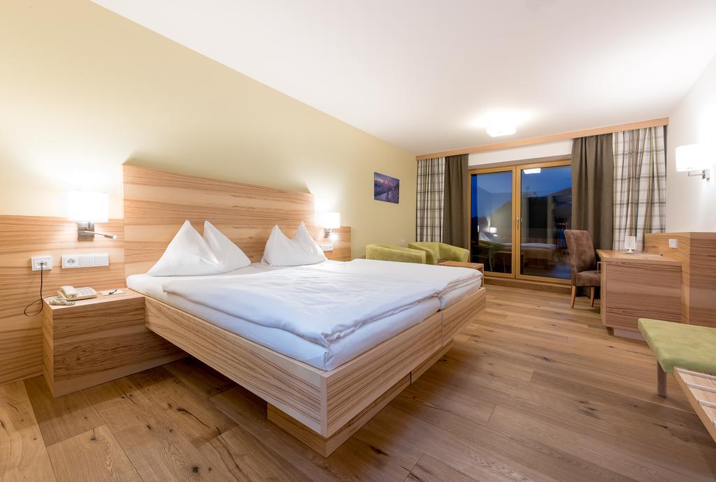 Hotel Leonhard ลีโอกัง ภายนอก รูปภาพ