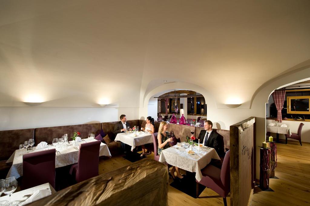 Hotel Leonhard ลีโอกัง ภายนอก รูปภาพ