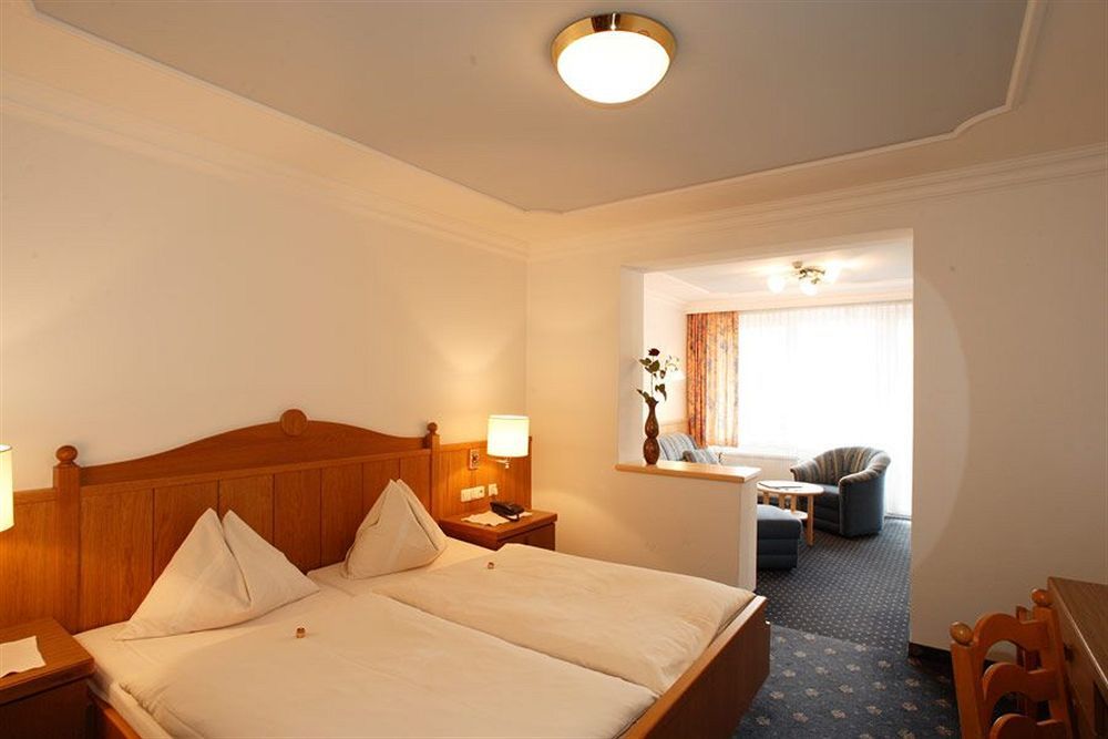 Hotel Leonhard ลีโอกัง ภายนอก รูปภาพ
