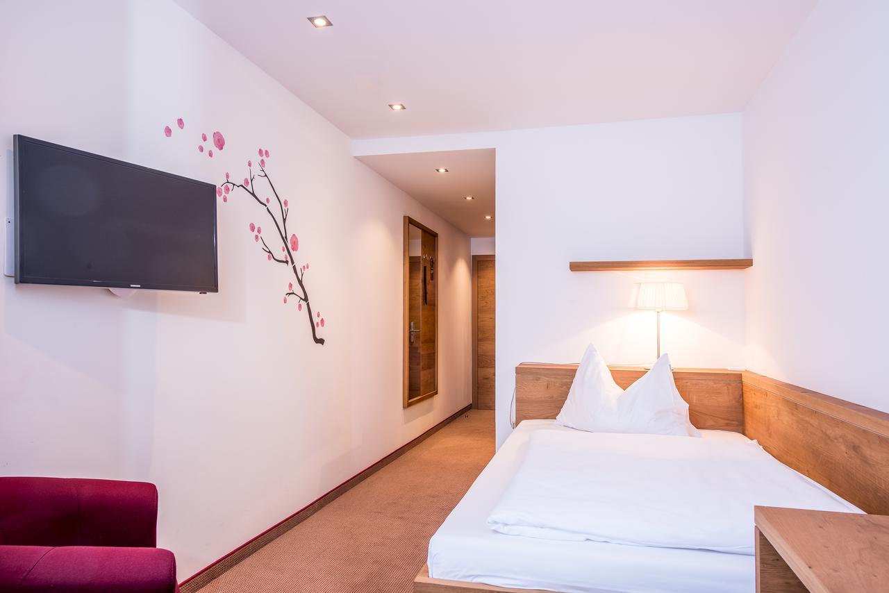 Hotel Leonhard ลีโอกัง ภายนอก รูปภาพ