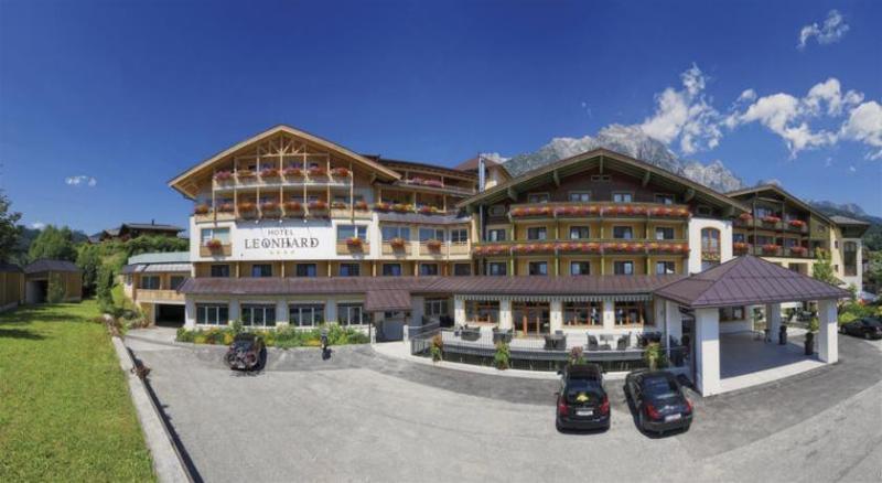 Hotel Leonhard ลีโอกัง ภายนอก รูปภาพ