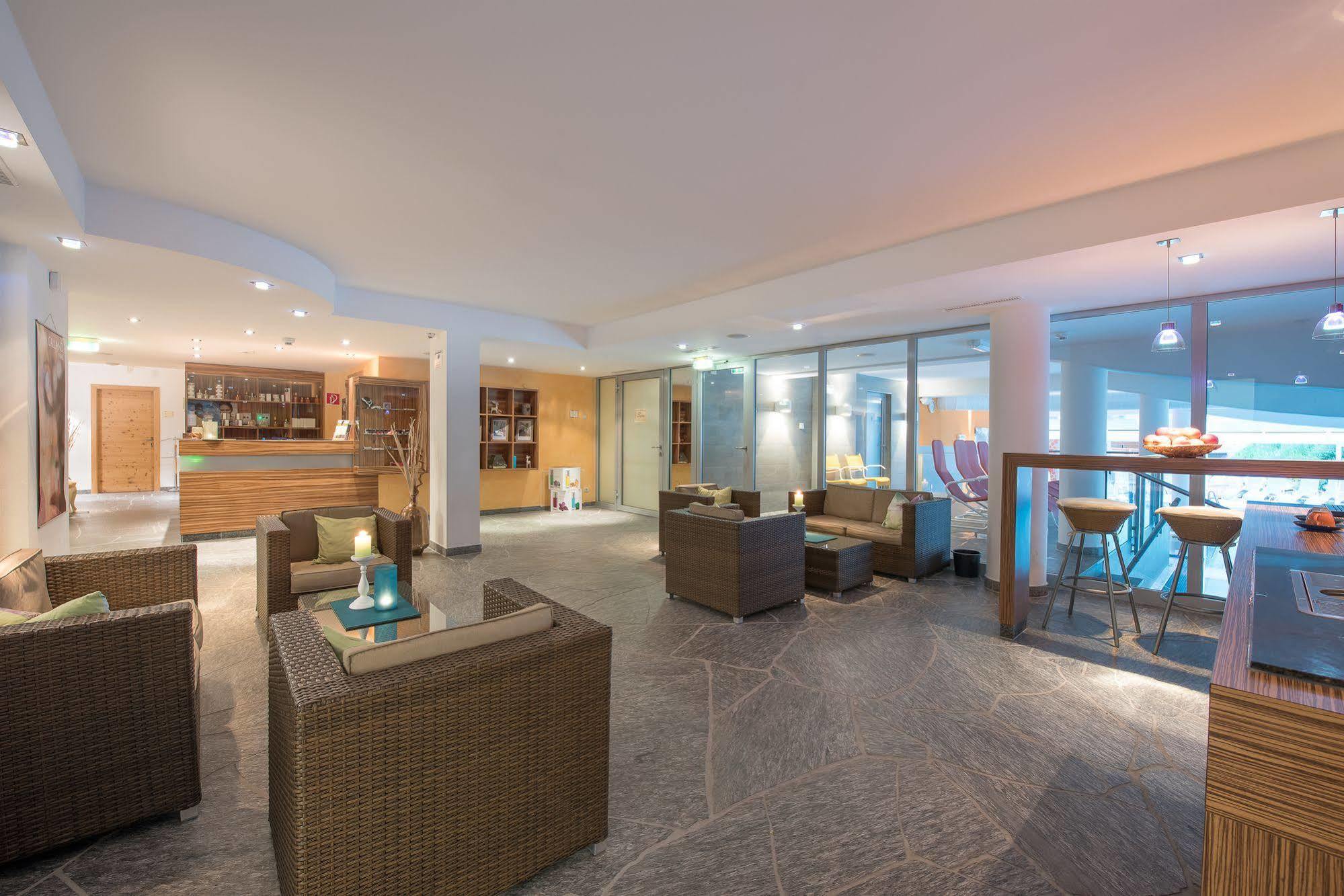 Hotel Leonhard ลีโอกัง ภายนอก รูปภาพ