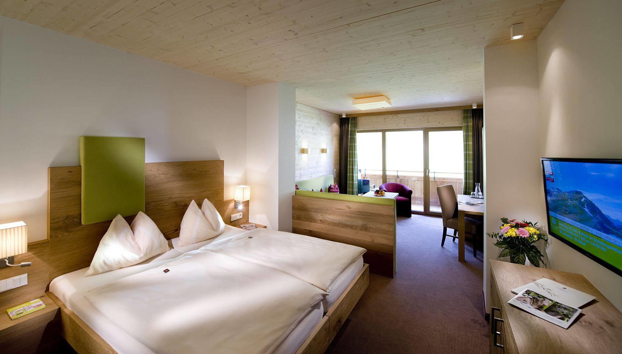 Hotel Leonhard ลีโอกัง ภายนอก รูปภาพ